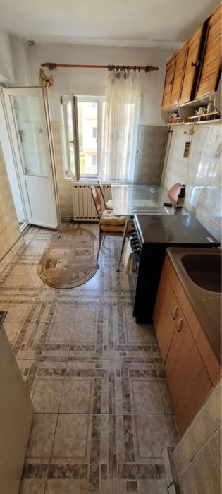 Vand apartament 3 camere etajul 1 centrala noua