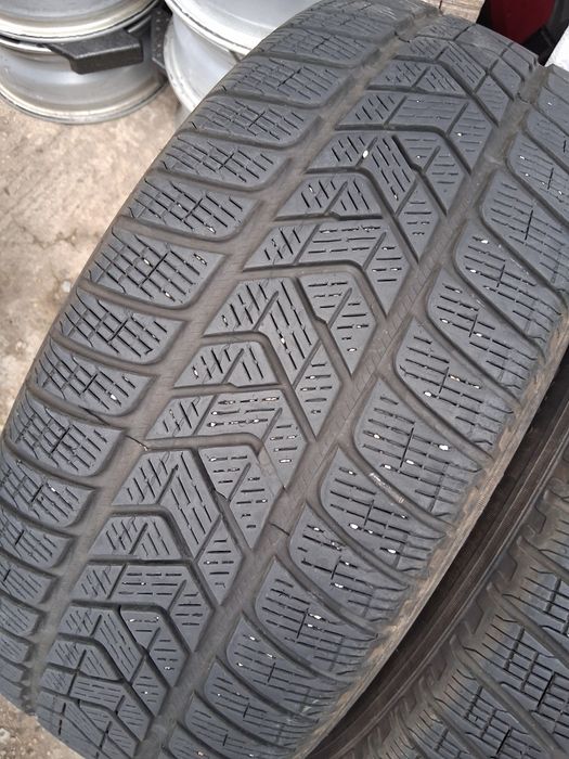 235 60 18 PIRELLI 4броя зимни дот 2020г