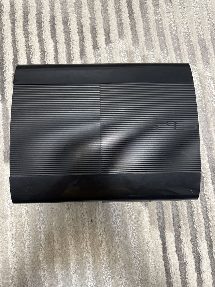Playstation 3 в перфектно състояние заедно с други продукти, в профила