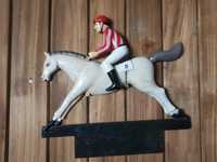 Уникална керамична Английска фигура за стена "Жокей на кон"