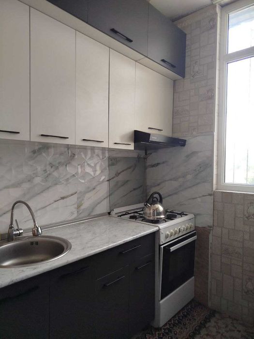 Коракамиш 1 хона, 43м2 квартира сотилади!Балкон 2*6м.