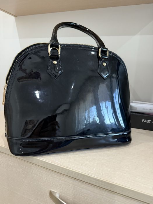 Дамска чанта лачена