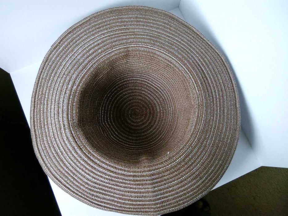 шляпа женская стилизованная под соломенную