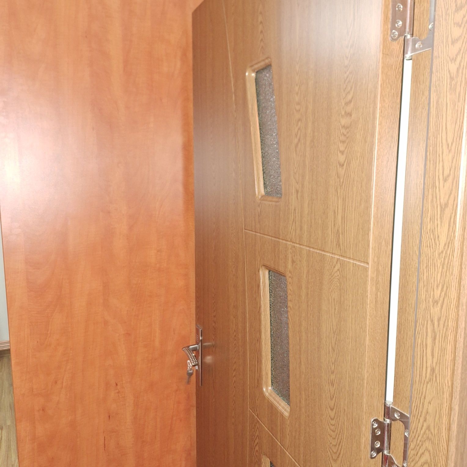 Vand apartament 2 camere Craiovei