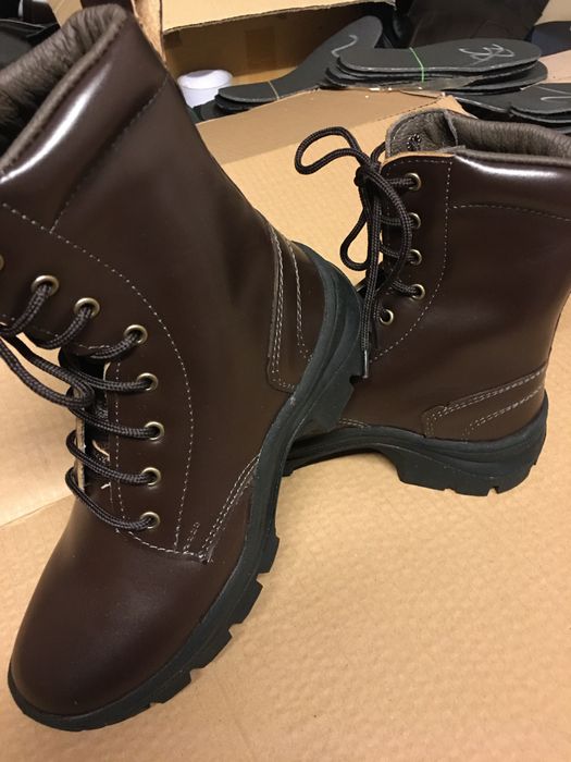 Bocanci militari maro de iarna