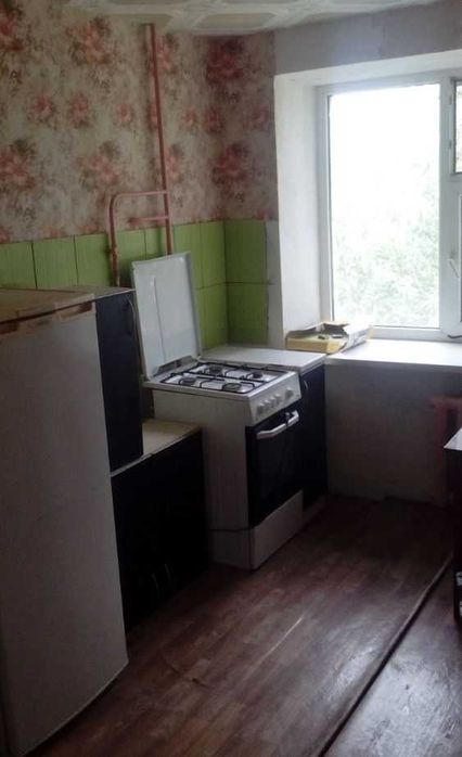 ХОЗЯИН.Сдам просторную полуторку рядом стадион Химик,16 школа