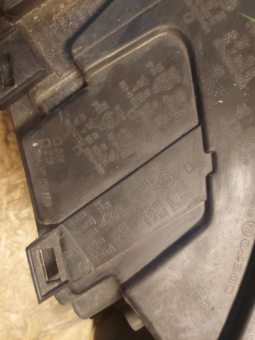 Оригинален Фар за Ауди А6 4F 2005- 2011г