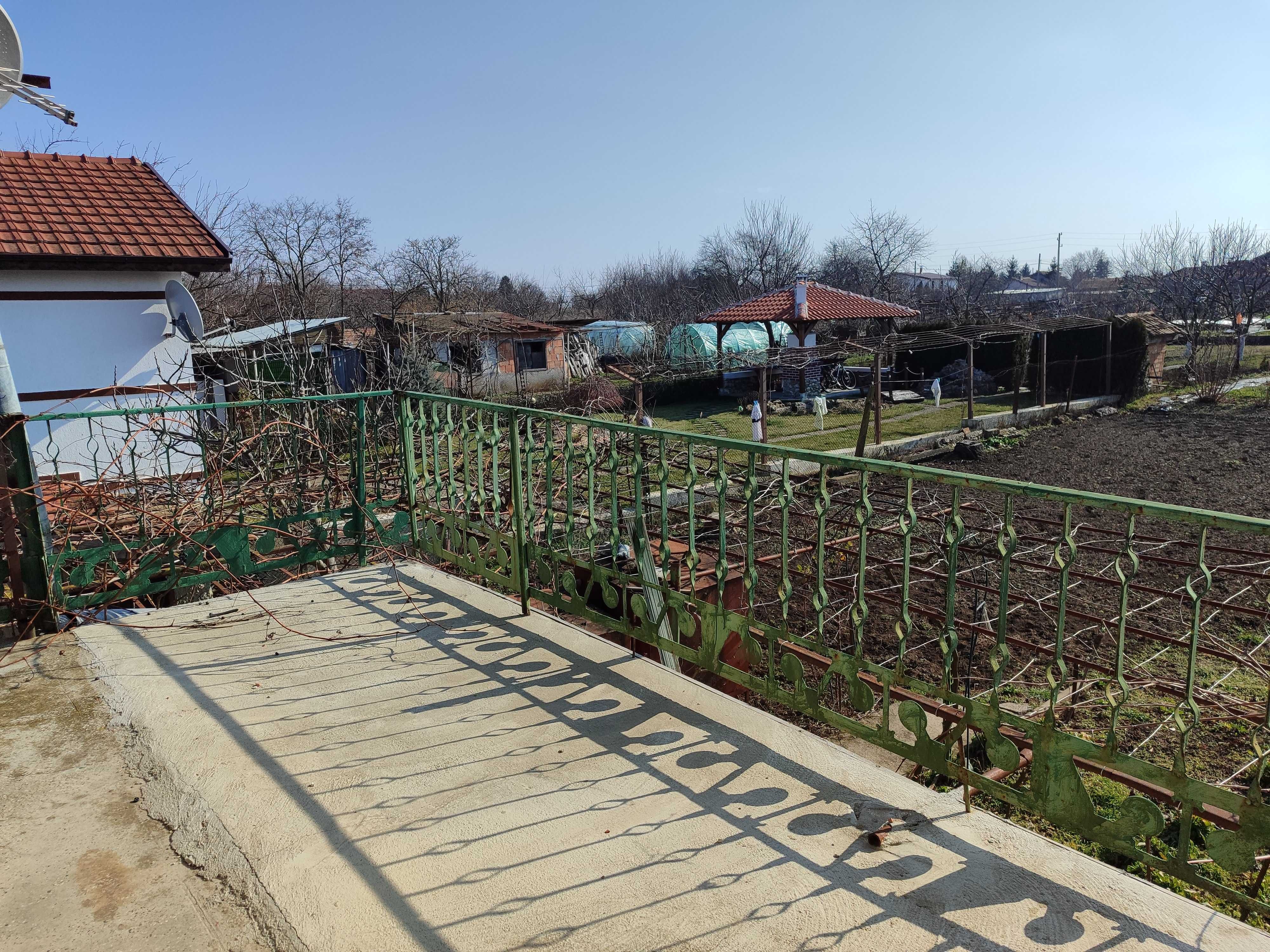 Къща близнак в Плачи Дол