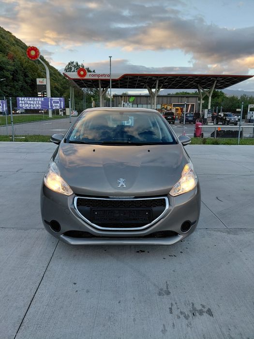 Peugeut 208 1,6 diesel an 2013 euro 5 Navigație /Incalzire scaune /