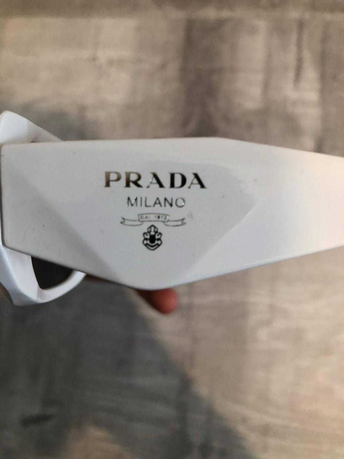 Vand ochelari de soare Prada Milano.