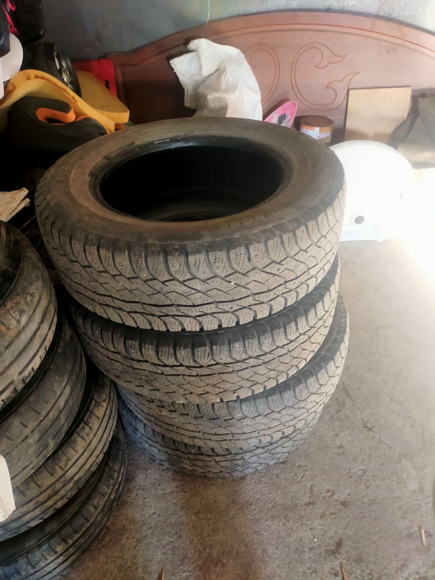 Срочно продам шины зимние