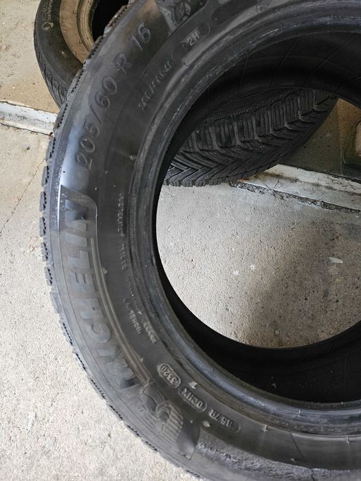 Зимни гуми Michelin 205/60 16R карани 2 зими 4 броя