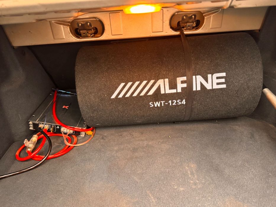 Бас Каса и Усилвател Комплект с Кабели Alpine