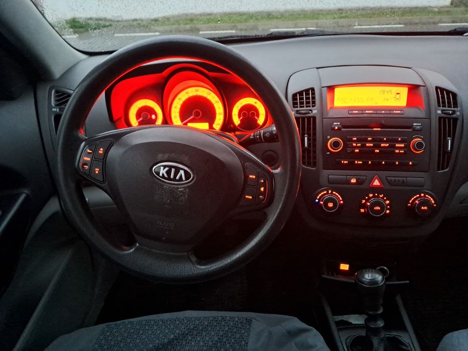 Kia Ceed 1.6  2008            .