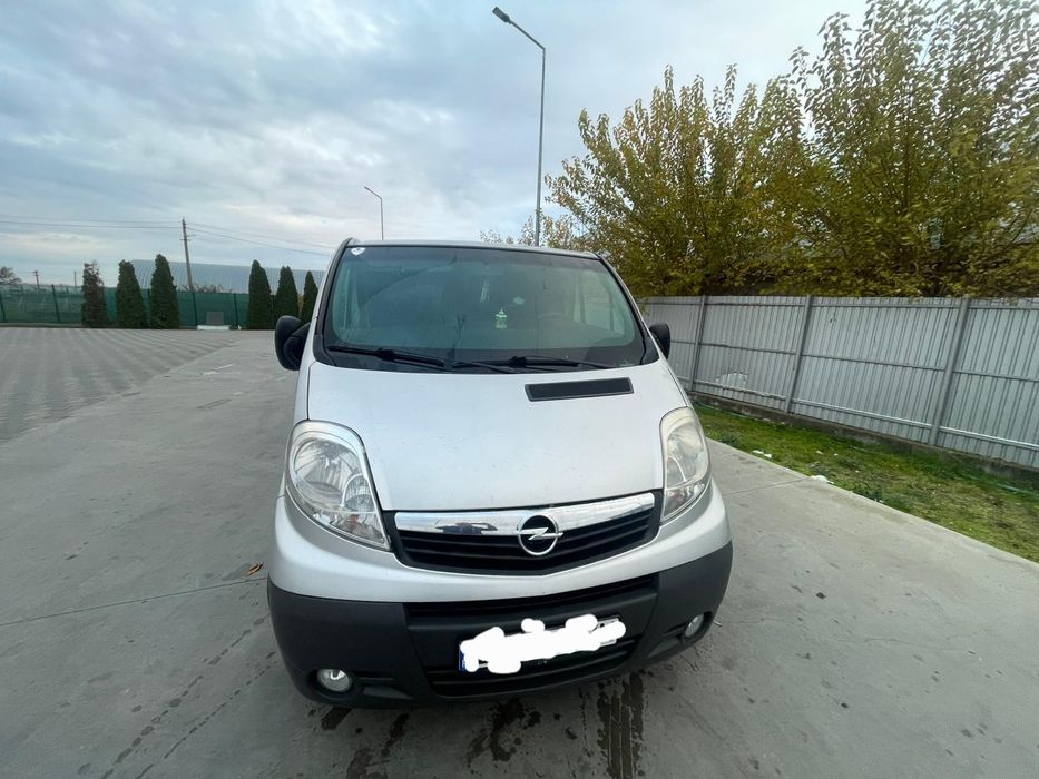 De vânzare Opel Vivaro 8+1
