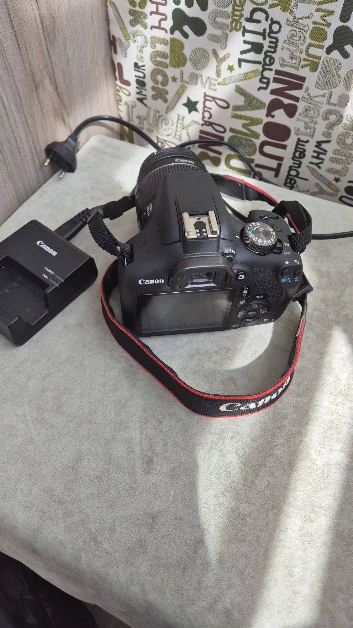 Фотоапарат DSLR Canon EOS 2000D