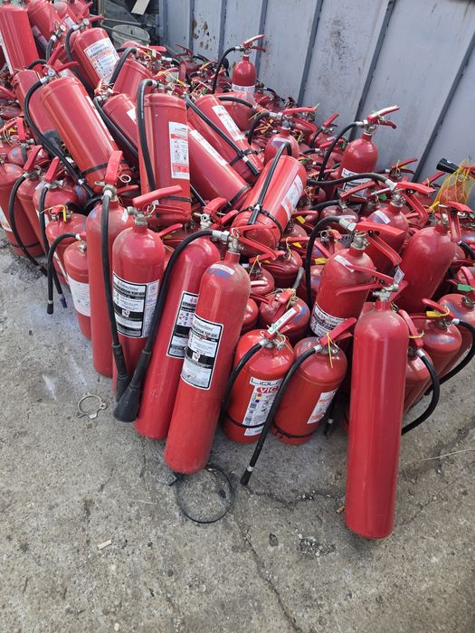 Stingător cu pulbere tip P6