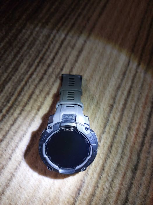 Ръчен часовник. Garmin instinct 3 Amulet