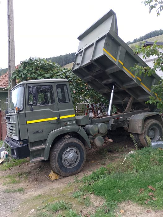 Vând camion basculabil (autobasculanta) astra iveco 4x4 cu echipament