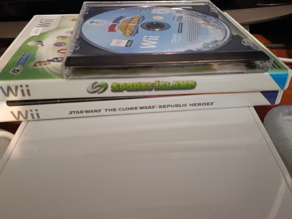 Consola Nintendo Wii + accesorii + jocuri