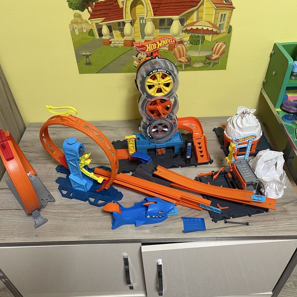 hotwheels няколко части