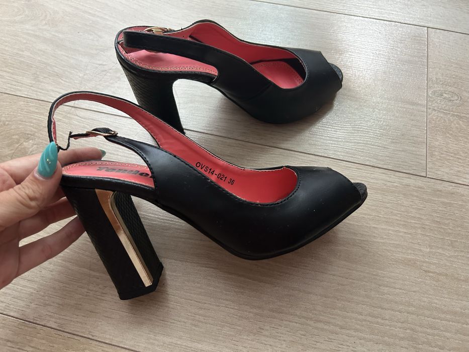 Дамски сандали на ток