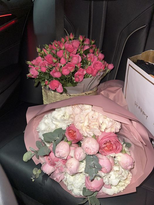 Цветы свежие два букета продам