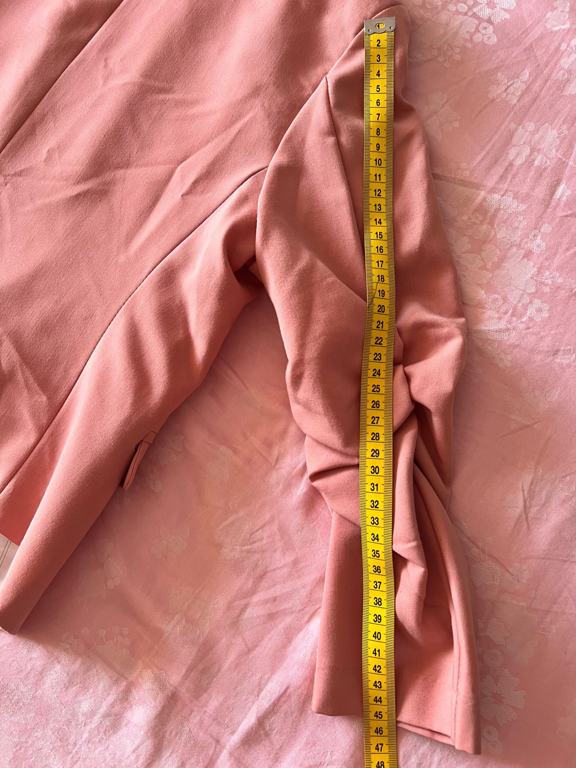 ЧИСТО НОВО Късо розово сако H&M