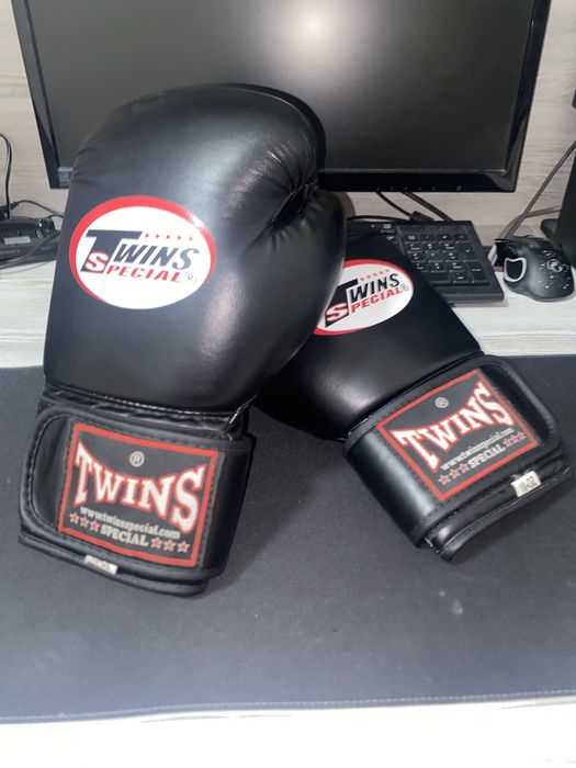 Перчатки босксерские, в хорошем виде