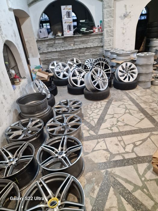 Audi 18 цола 5 комплекта оригинални нов модел Замъка Ямбол