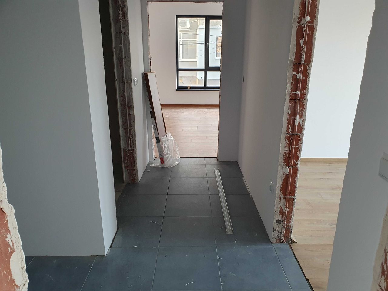 Продава се Четиристаен апартамент в Казанлък - 116 кв.м за 1071 €/кв.м - Снимка #3