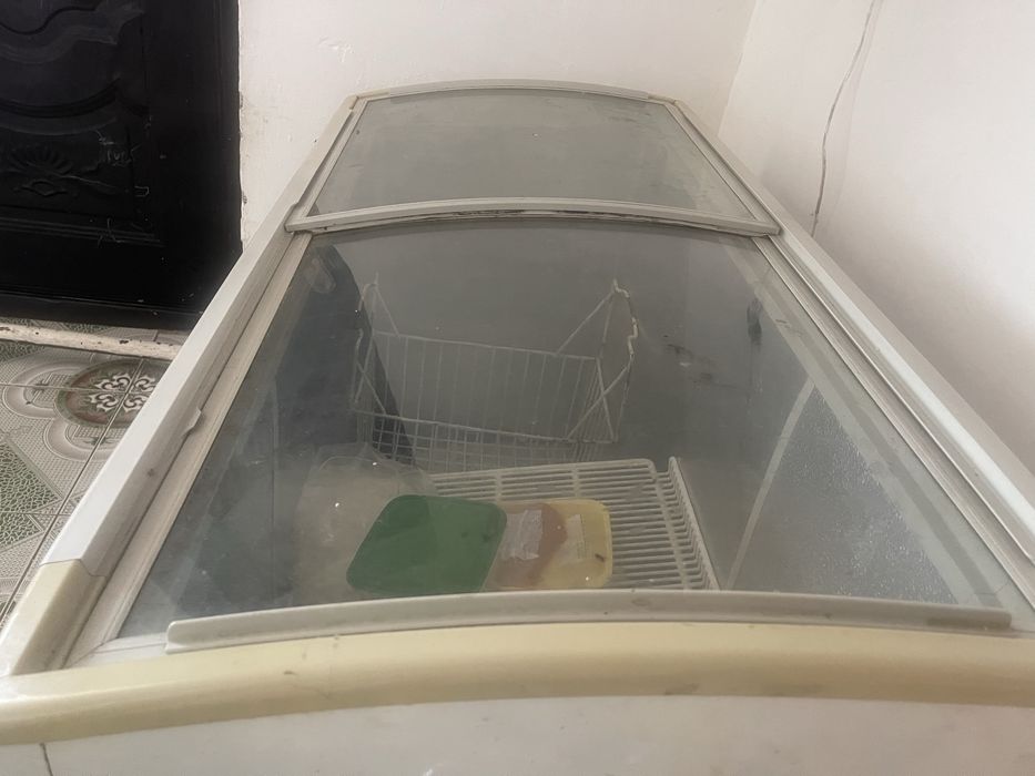 Морозильник рабочий, в отличном состояний