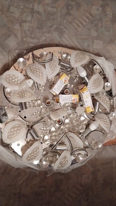 Продам люстры б/у