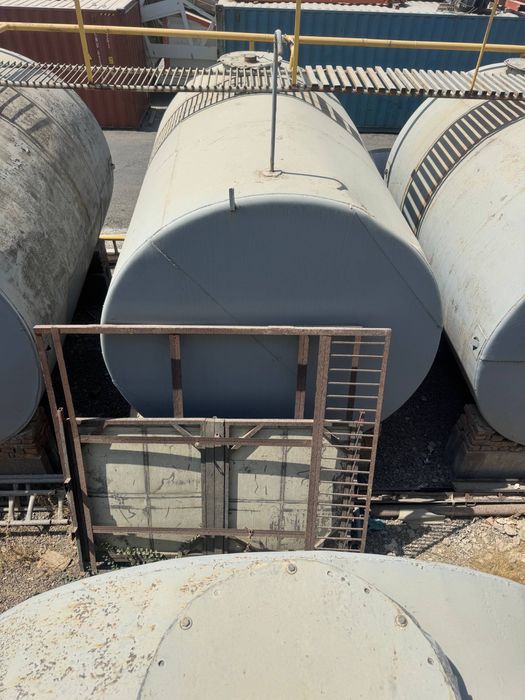 Емкость Цистерна 25кублик  сотилади