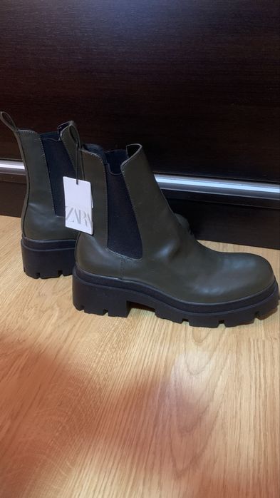 Ghete Zara cu eticheta