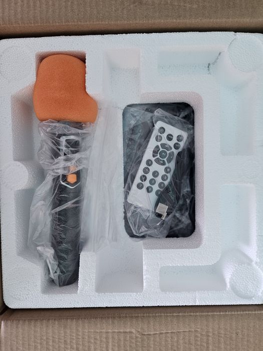 Bluetooth тонколона с LED светлина Караоке