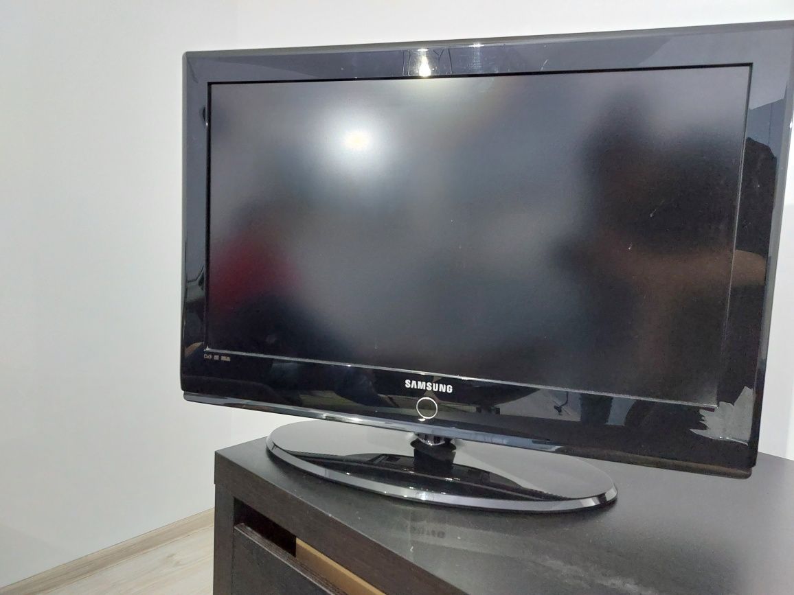 TV Samsung LCD 82cm LA32D403