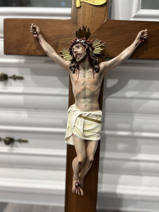 Голямо дървено разпятие