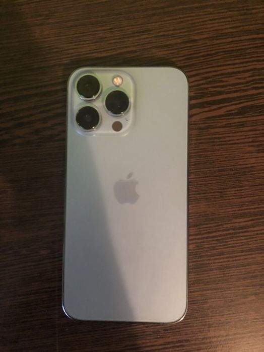 Iphone 13 pro, este impecabil