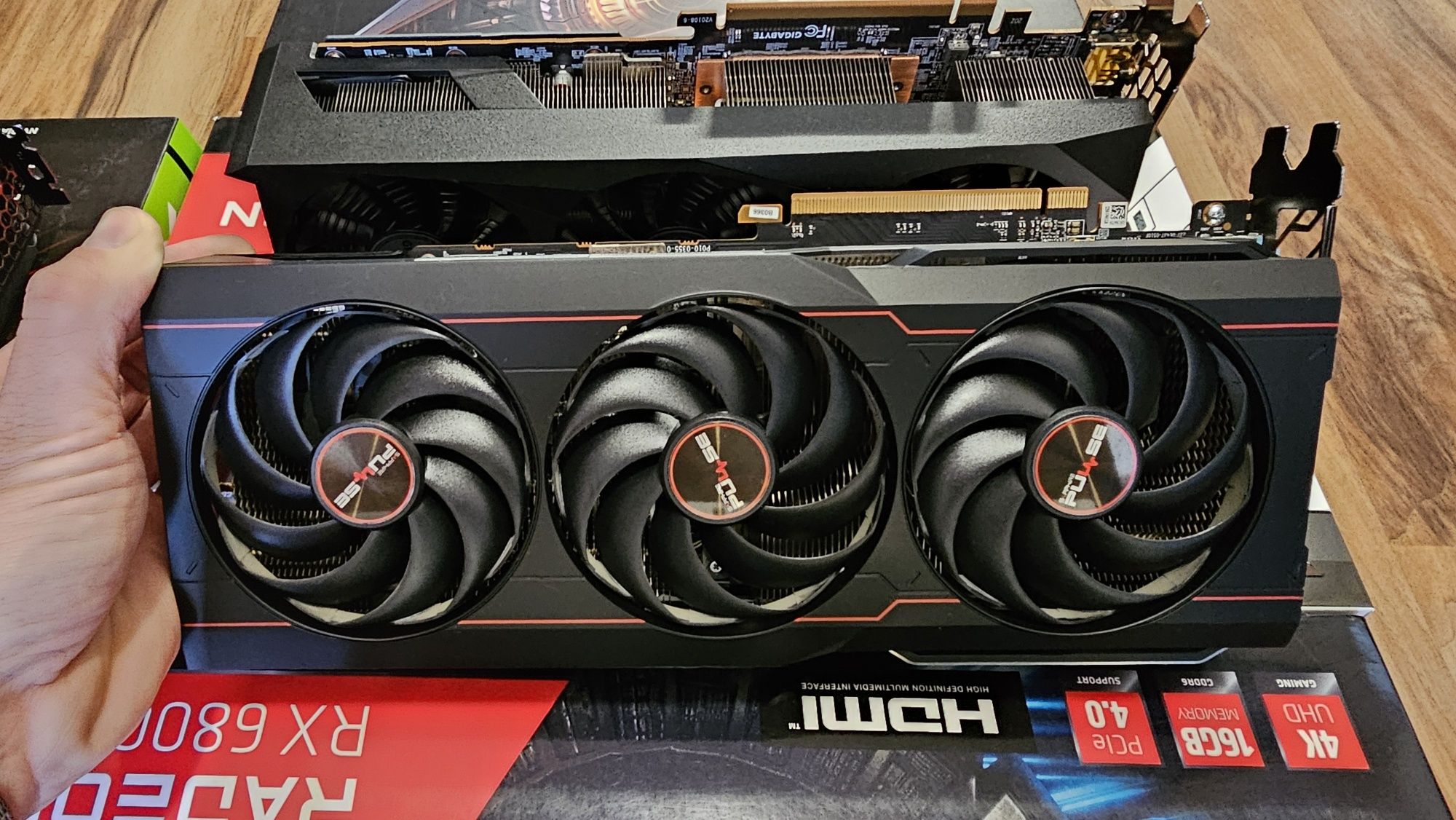 Продавам , разменям AMD RX 6800,6800xt,RTX3070-като нови !!