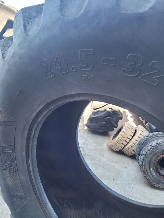 Cauciuc Combină BKT 24.5-32 (12ply) 650/75 R32
