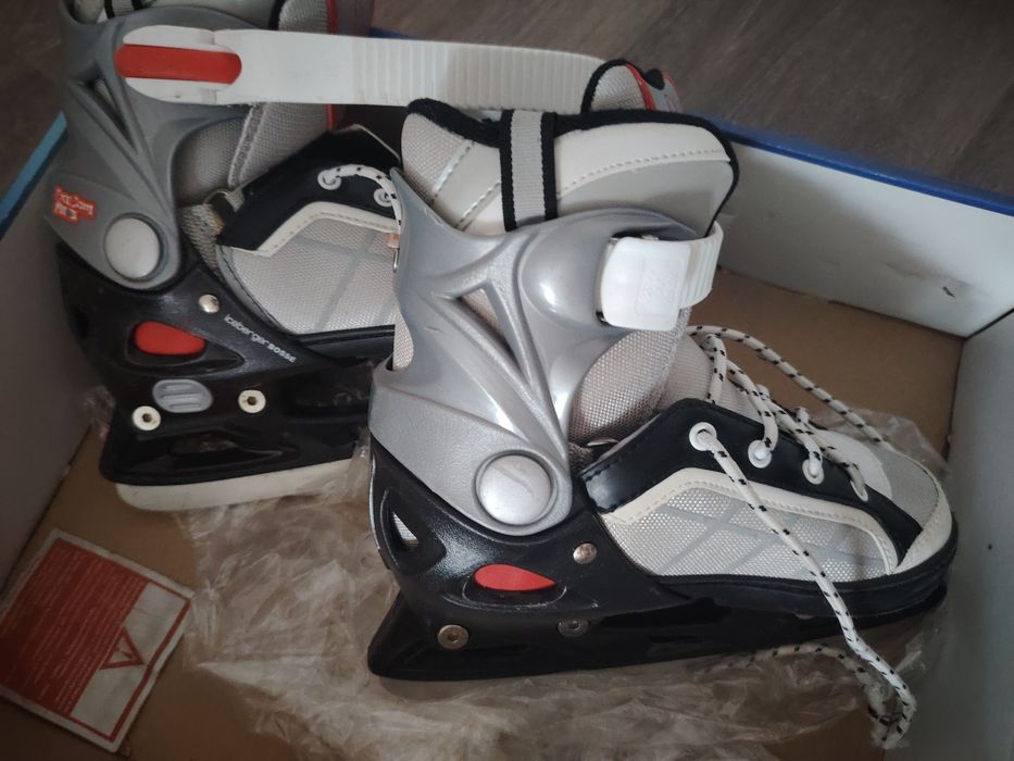 Продам ледовые коньки