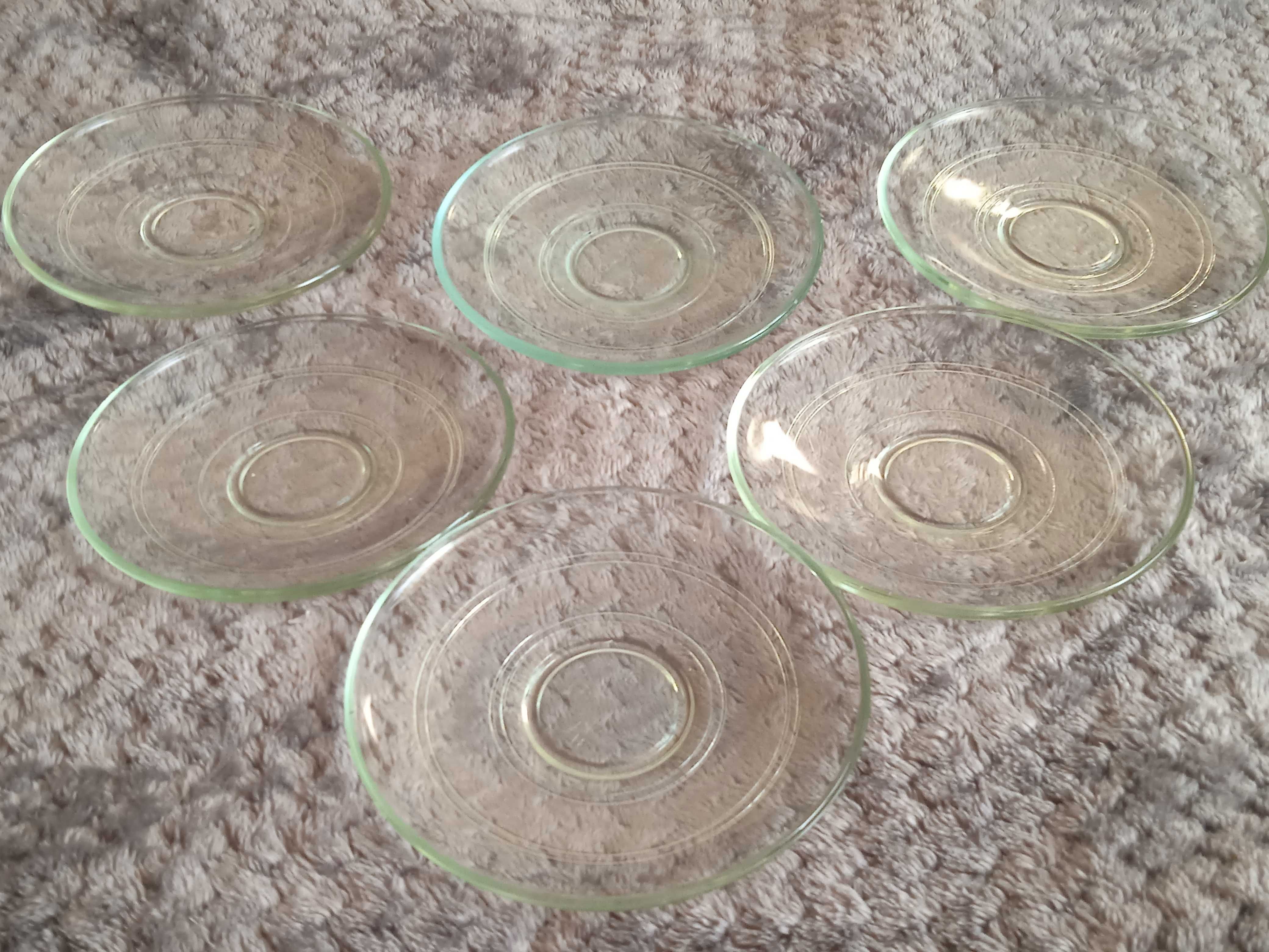 Комплект от 6 броя малки стъклени чинийки
