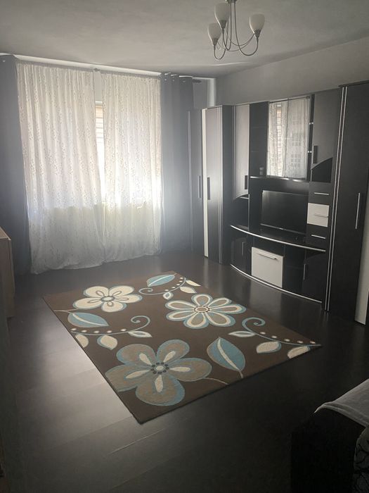 Chirie / vanzare, Apartament 2 camere str Revolutiei(OMV)