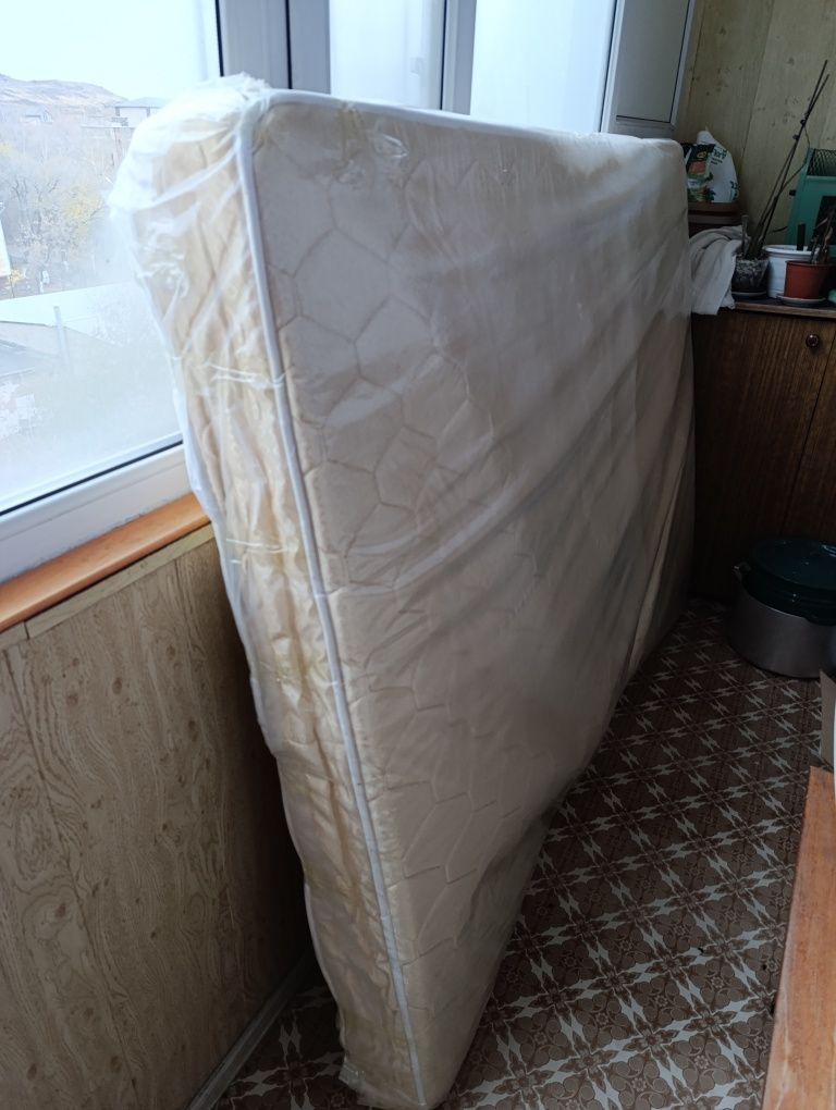 Продаю матрас б/у