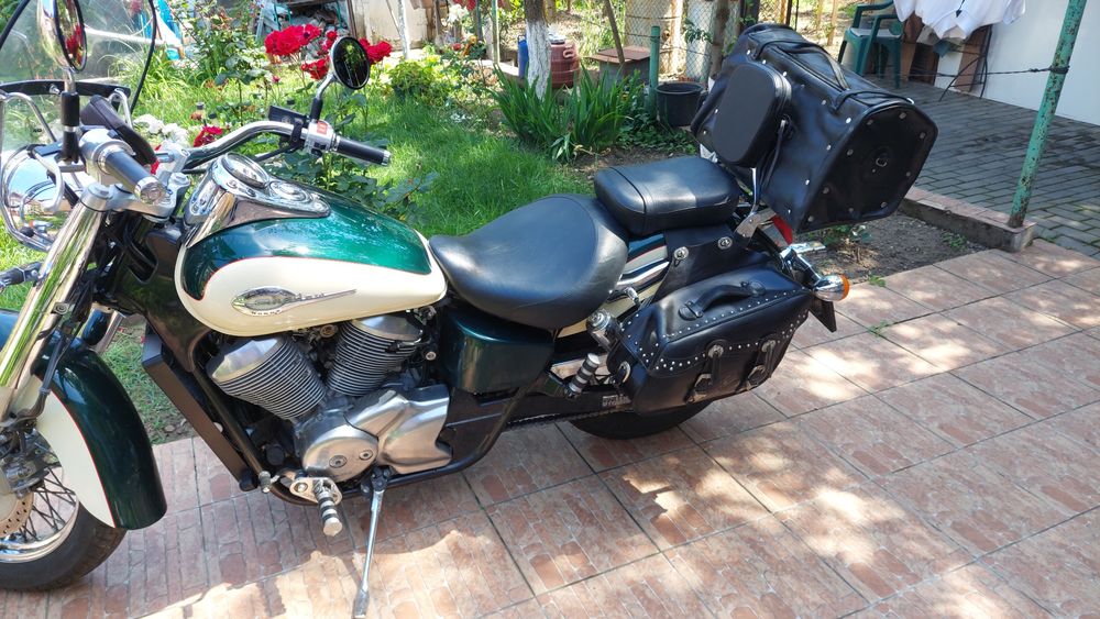 Vând Honda Shadow 750 American Edition