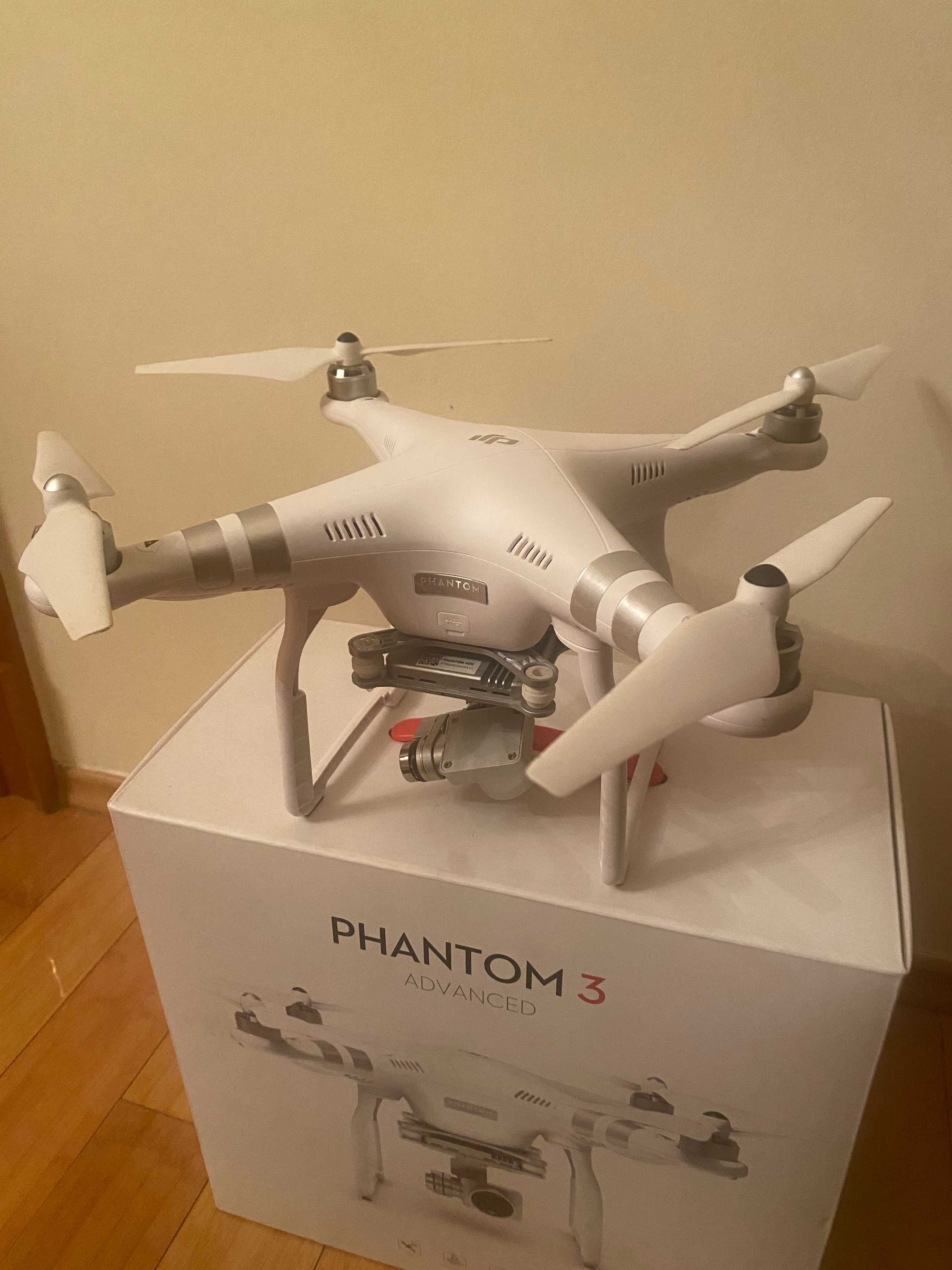 Квадрокоптер DJI PHANTOM 3 Advanced