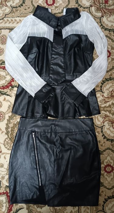 Костюм женский с юбкой