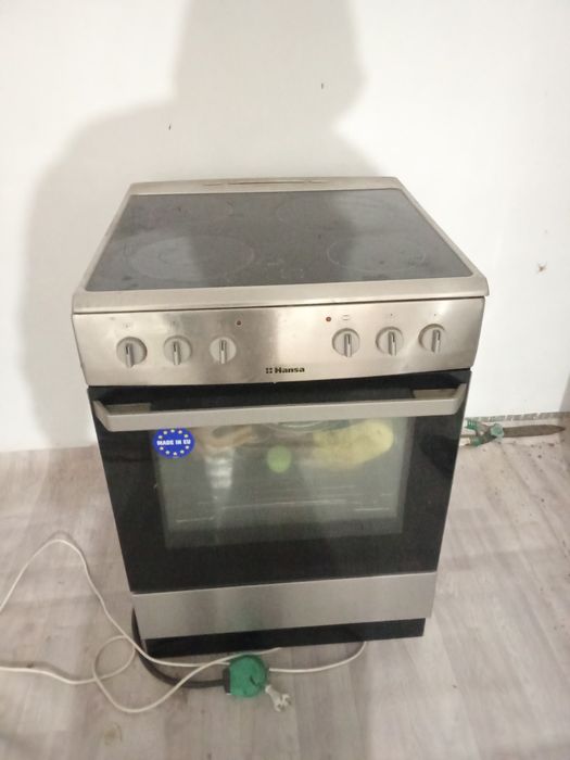 Плита Hansa стеклокерамикой