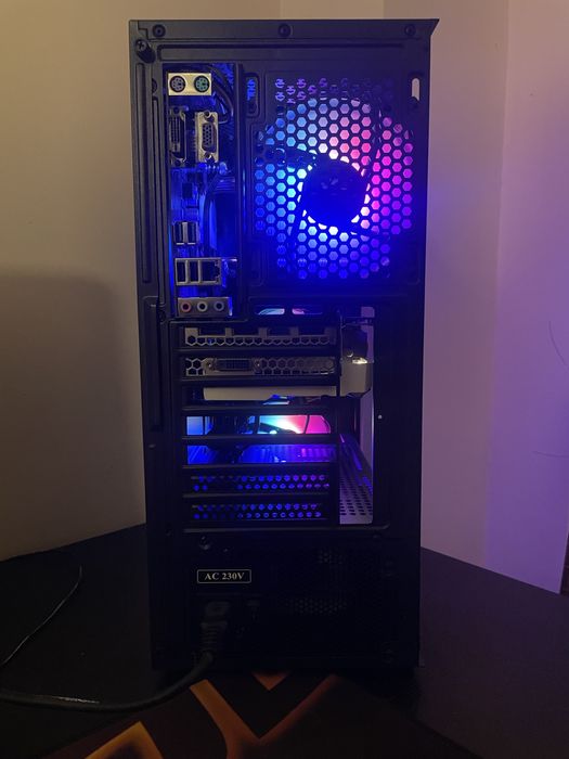 Настолен геймърски компютър i7-8700,GTX 1070,16GB RAM,SSD